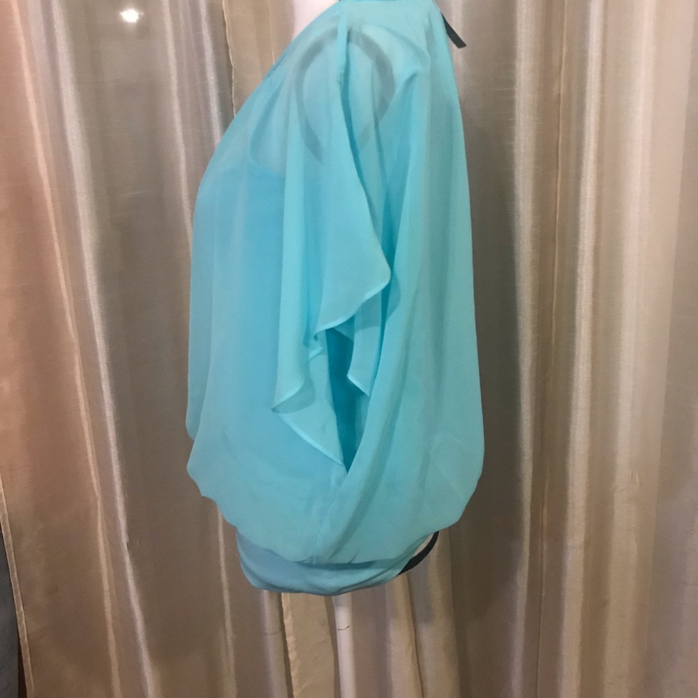 {JM Collection}NWT• Flutter Sleeve Blouse - Picture 2 of 5